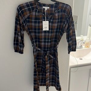Free assembly dress